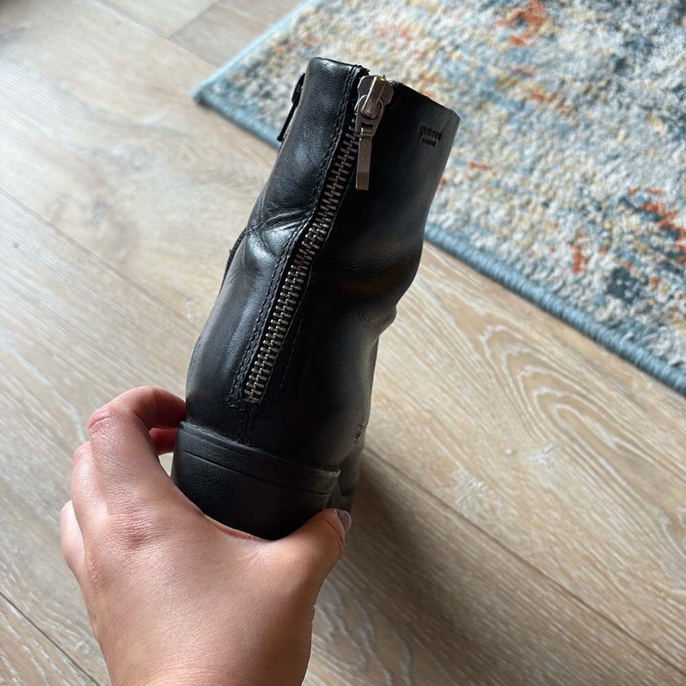 Vagabond Heeled Ankle Boots - Picture 2 of 8